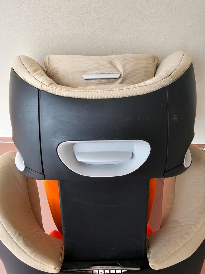 Cybex Solution M fix 15-36kg unfallfrei in Hünstetten