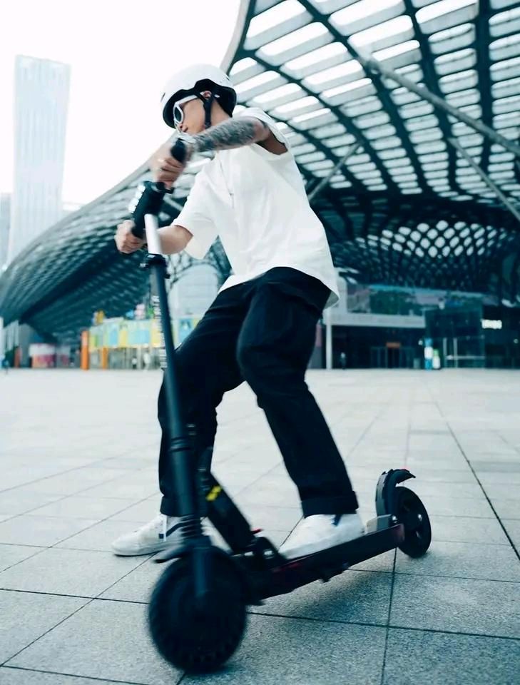 Elektro-Scooter City Skyline in Essen