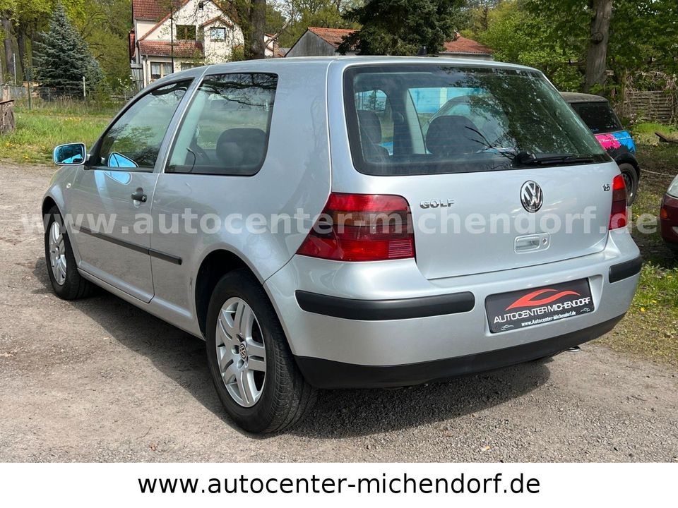 Volkswagen Golf 1.6 Auto Highline in Michendorf