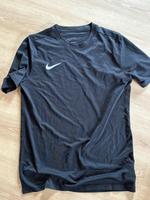 Nike Training Tshirt Microfaser Gr M Nordrhein-Westfalen - Euskirchen Vorschau