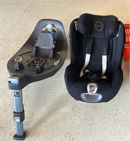 Cybex Platinum Sirona Z i-size Deep Black mit Base in Cölbe