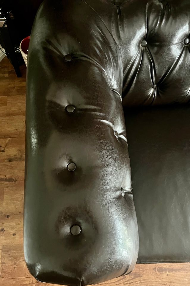 Chesterfield Sofa 2-Sitzer schwarzbraun in Königs Wusterhausen