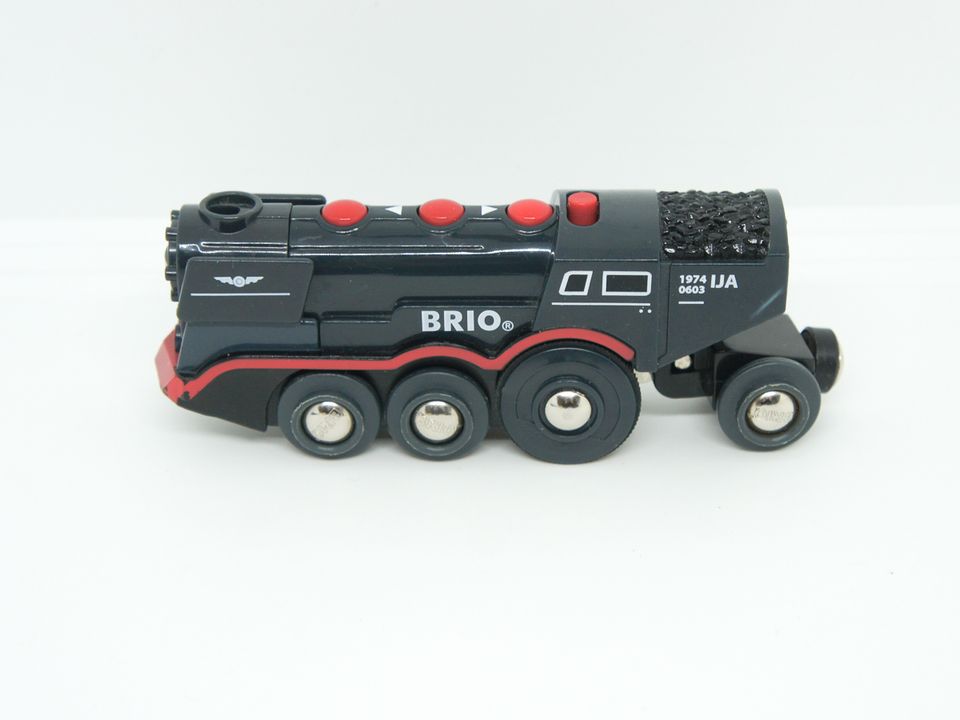 BRIO 33216 - Schwarze Lok elektrisch mit Batterie Holzeisenbahn in Berlin