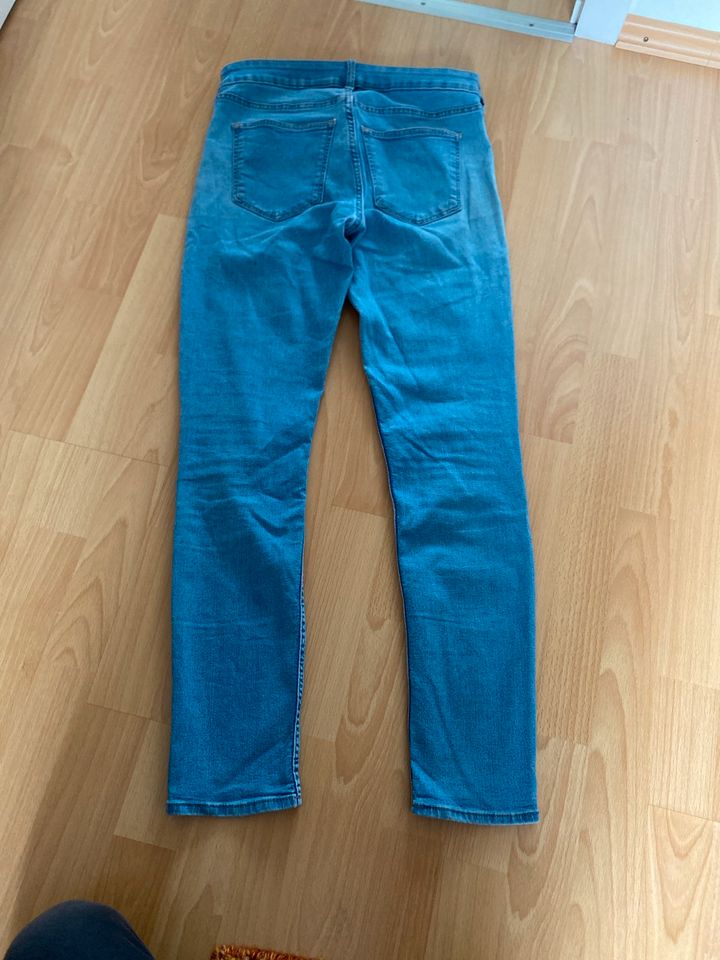 Jeans blau Gr.40 Denim            (185x) in Hattersheim am Main