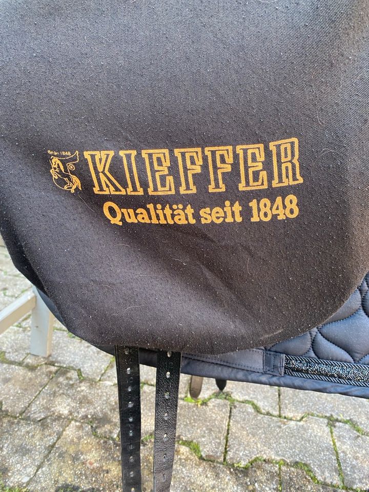 Kieffer Dressur Sattel 16 Zoll in Göppingen