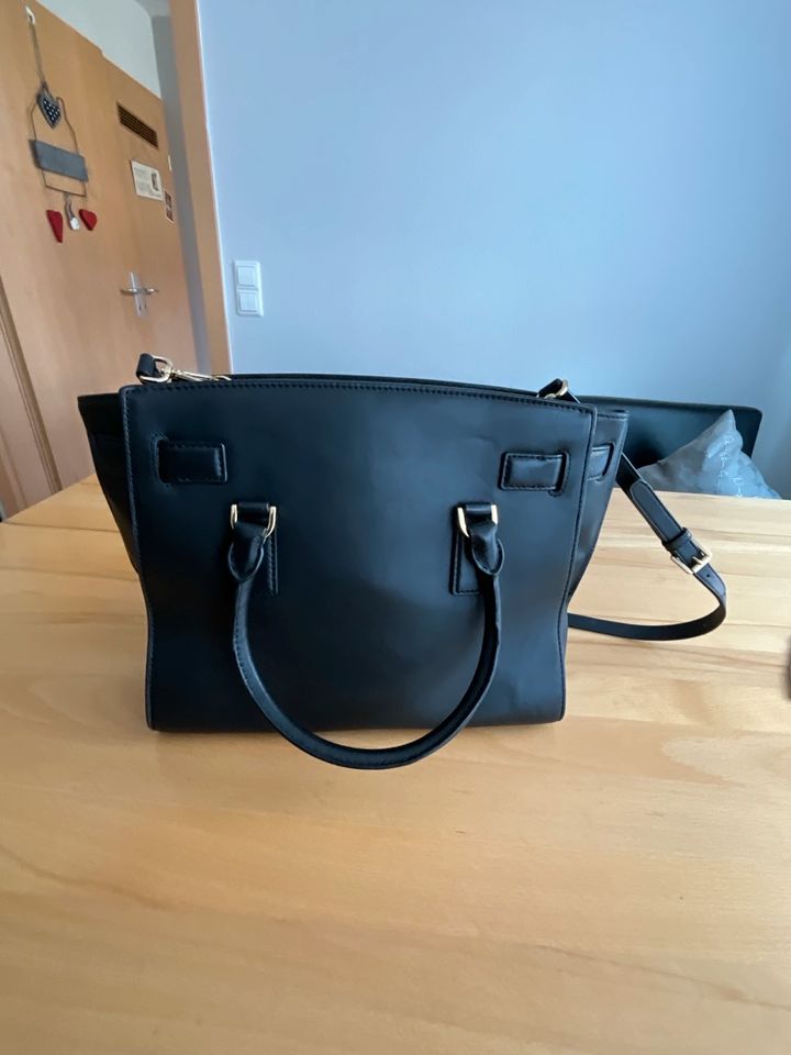 Michael Kors Handtasche Hamilton Traveler Black sehr guter in Schwieberdingen