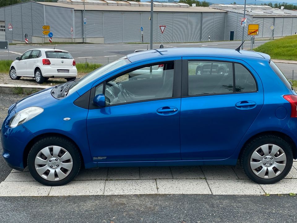 Toyota Yaris "nur 56000 km'' Schekheft gepflegt in Katlenburg-Lindau