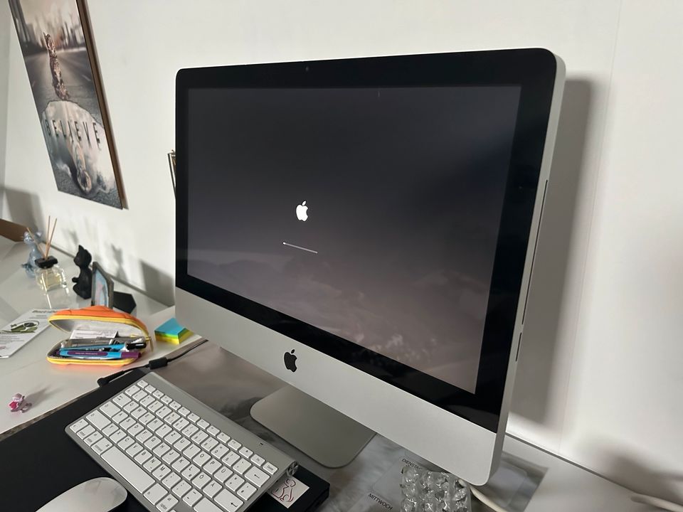 iMac  (alt, aber funktioniert) mit Maus und Tastatur in Schlesen