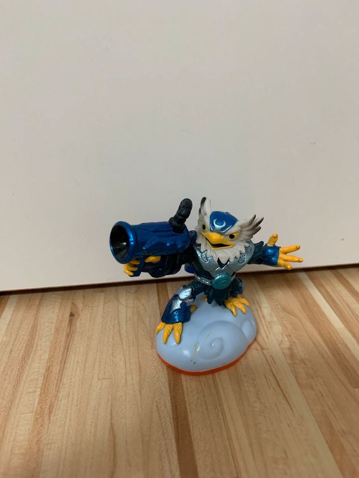 Skylander Figuren aus Skylander Giants Paket aus 15 Figuren in Egelsbach