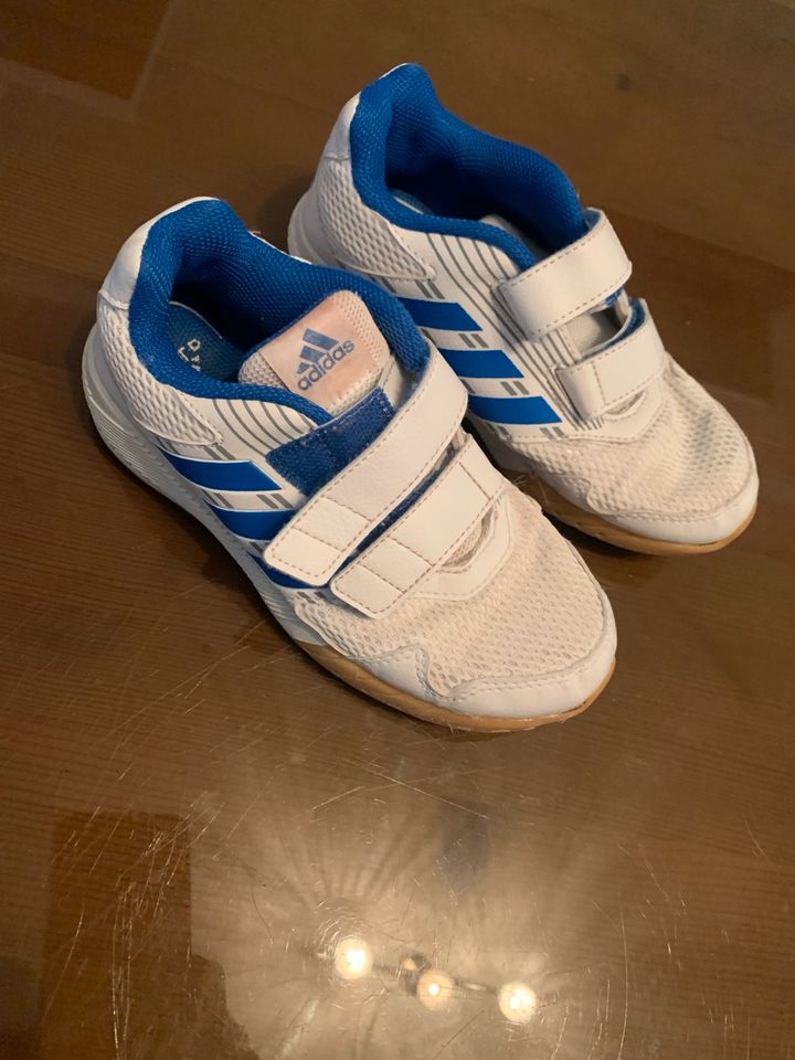 Adidas Hallenschuhe in Luhe-Wildenau