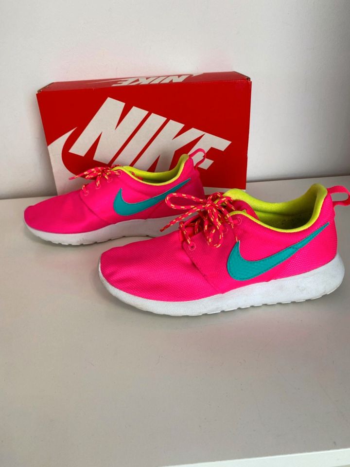 Nike Roshe Run one Sneaker Schuhe pink neon blau geldb weiß 38,5 in  Nordfriesland - Niebüll | eBay Kleinanzeigen ist jetzt Kleinanzeigen
