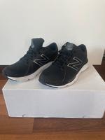 New Balance Damen Laufschuhe Sneaker Schuhe schwarz Gr. 40.5 Sachsen - Coswig Vorschau