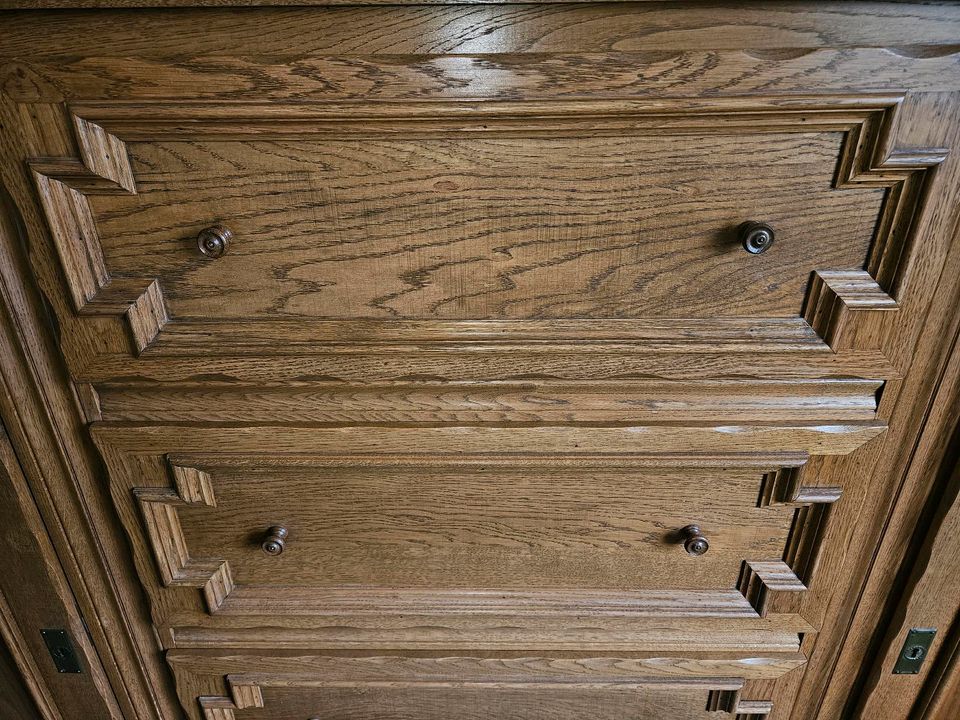 Massivholz Möbel Handgefertigt Kleiderschrank Doppelbett Kommode in Reiskirchen