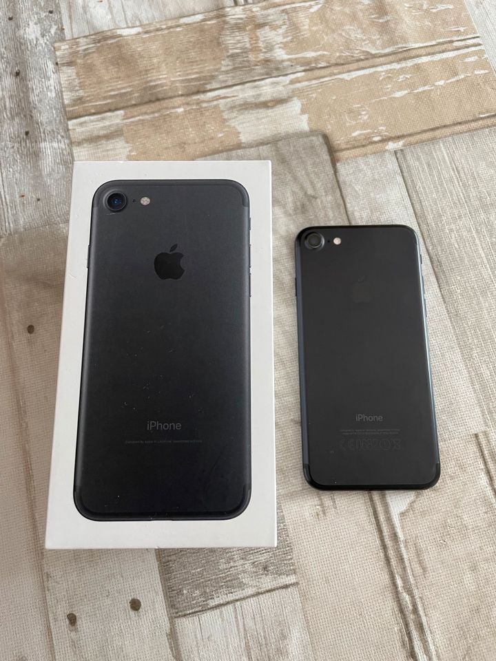 iPhone 7, Black, 32GB, Defekt!!! in Geislingen an der Steige