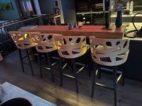 4 neuwertige Bar-Stühle / Barhocker / Holz & Samt *massiv* Bayern - Burgthann  Vorschau