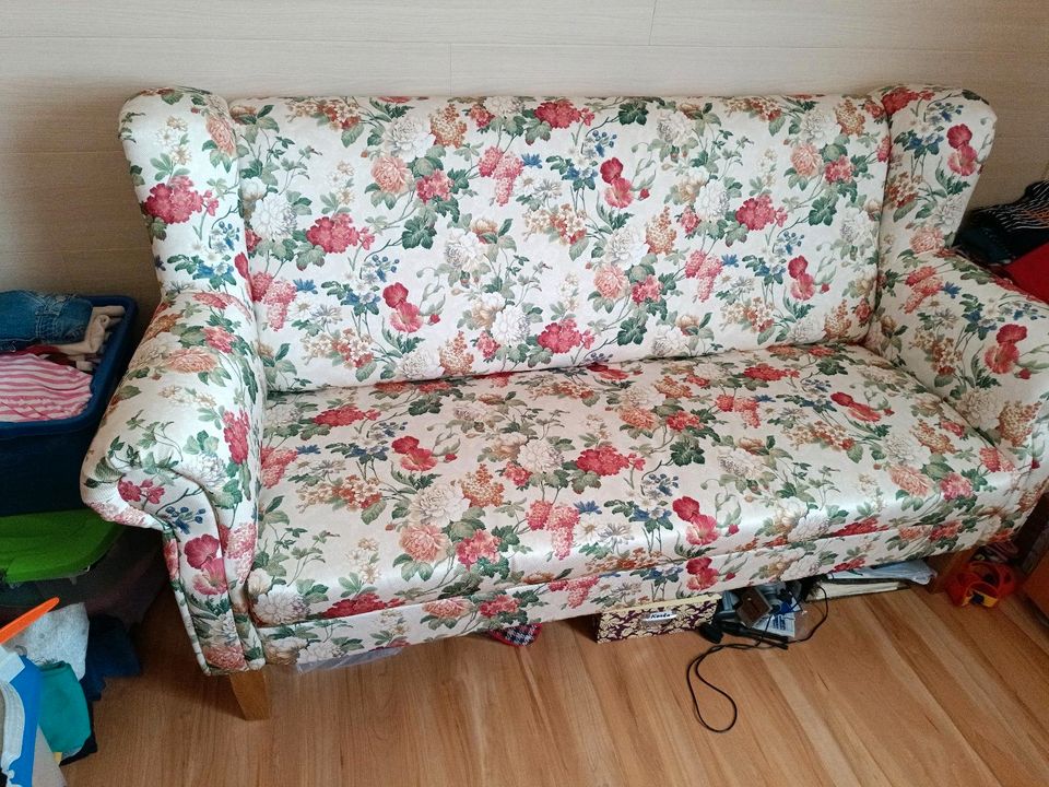 Schönes hochwertiges Sofa in neuwertigem Zustand in Mülheim-Kärlich