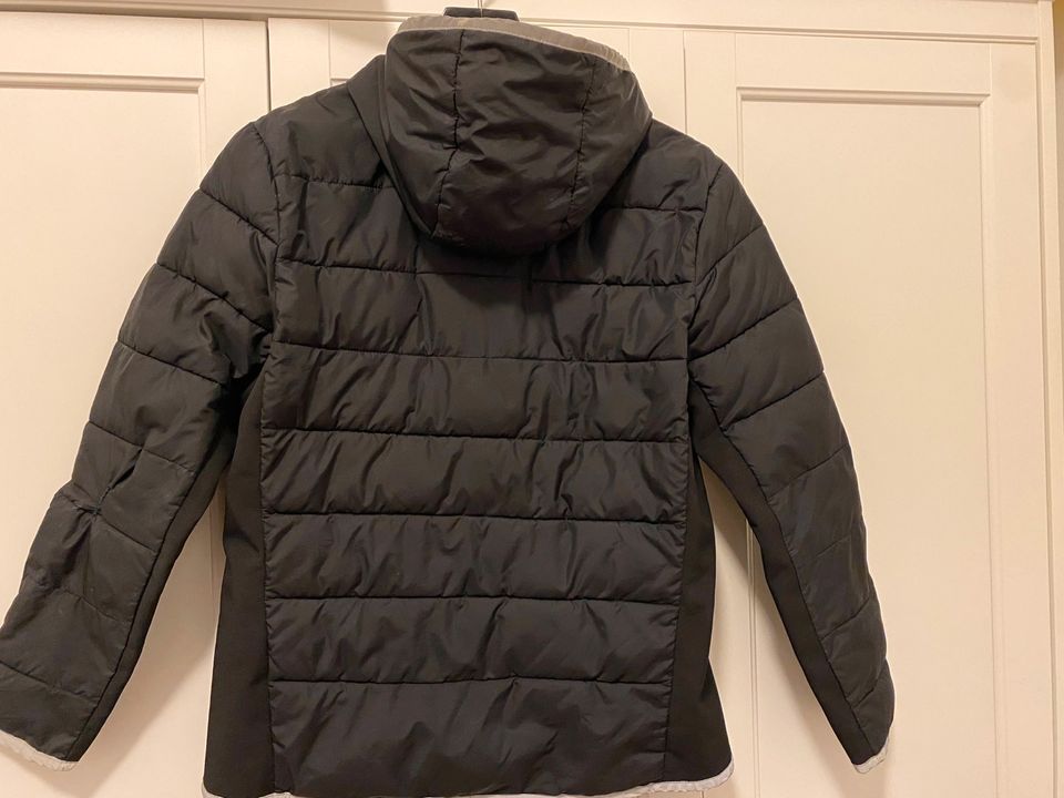 Jacke Steppjacke Ellesse Gr. S schwarz Reflektor Jungen Mädchen in Chemnitz