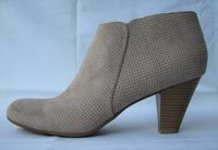 Hochfront Schuhe Gr. 40 beige *Wildlederoptik* Niedersachsen - Celle Vorschau