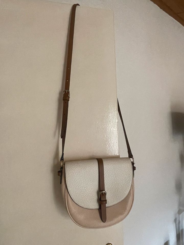 Schöne leichte Handtasche von Clarks zu verkaufen in Berlin