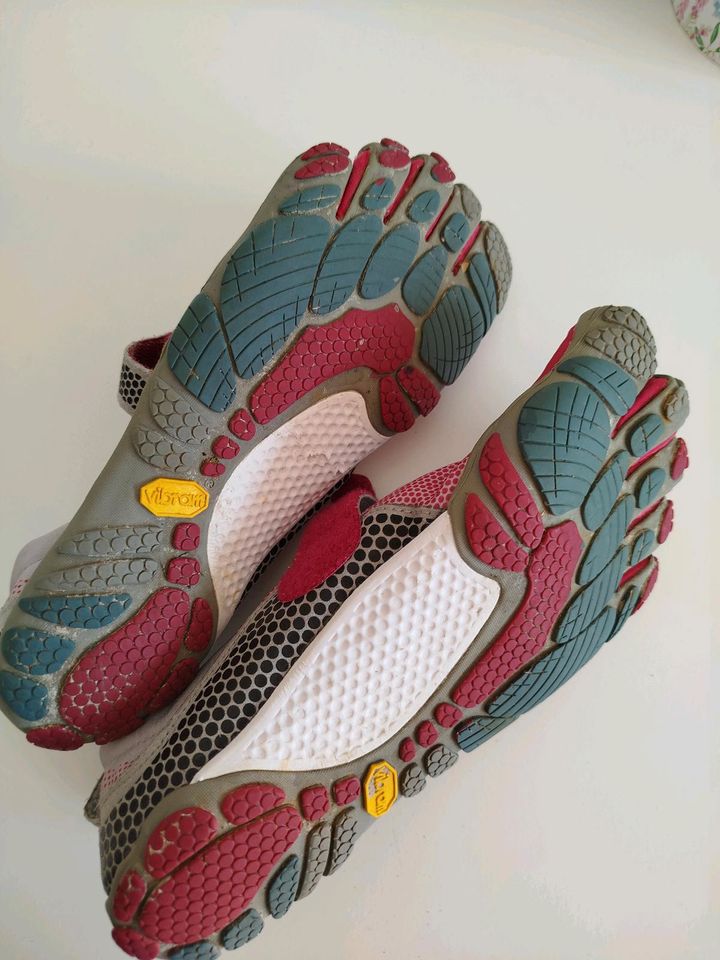 Vibram Barfußschuhe Gr. 40 in Schorndorf