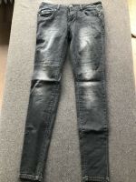 Div. Jeans - ONLY - H&M - Gr. 29/32 Hessen - Herborn Vorschau