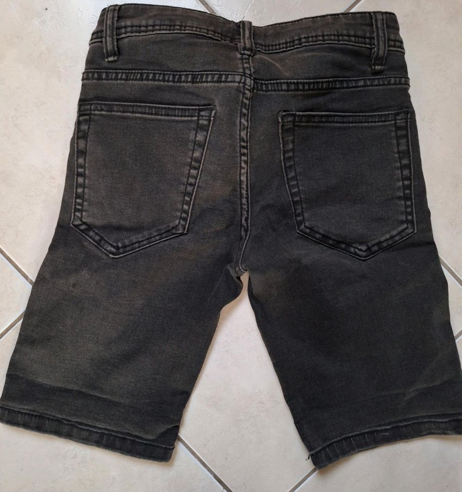 Jeans Short Gr. 134 in Lübben