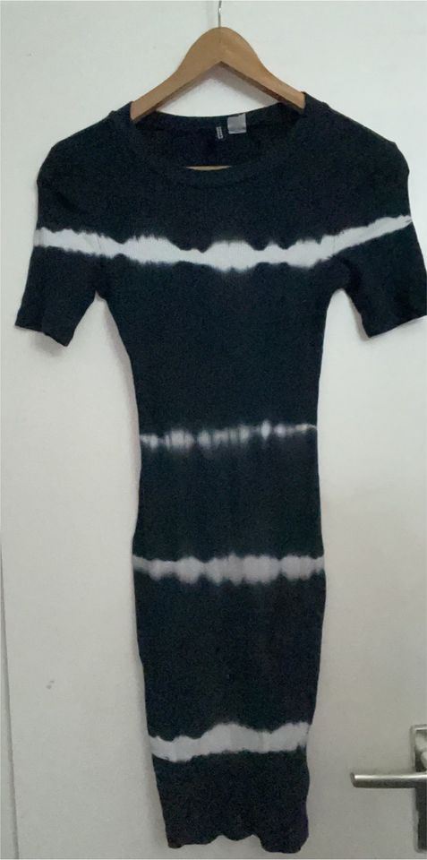 H&M Kleid Batik XS in Duisburg