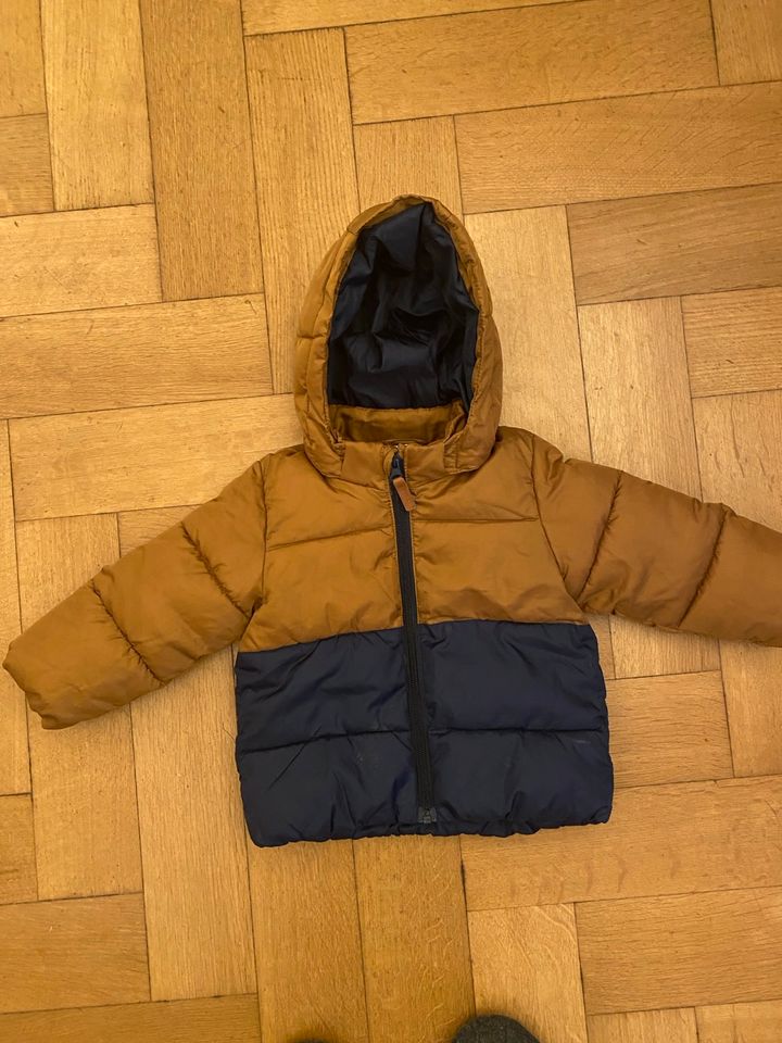 Winterjacke, Gr. 86, H&M in Essen