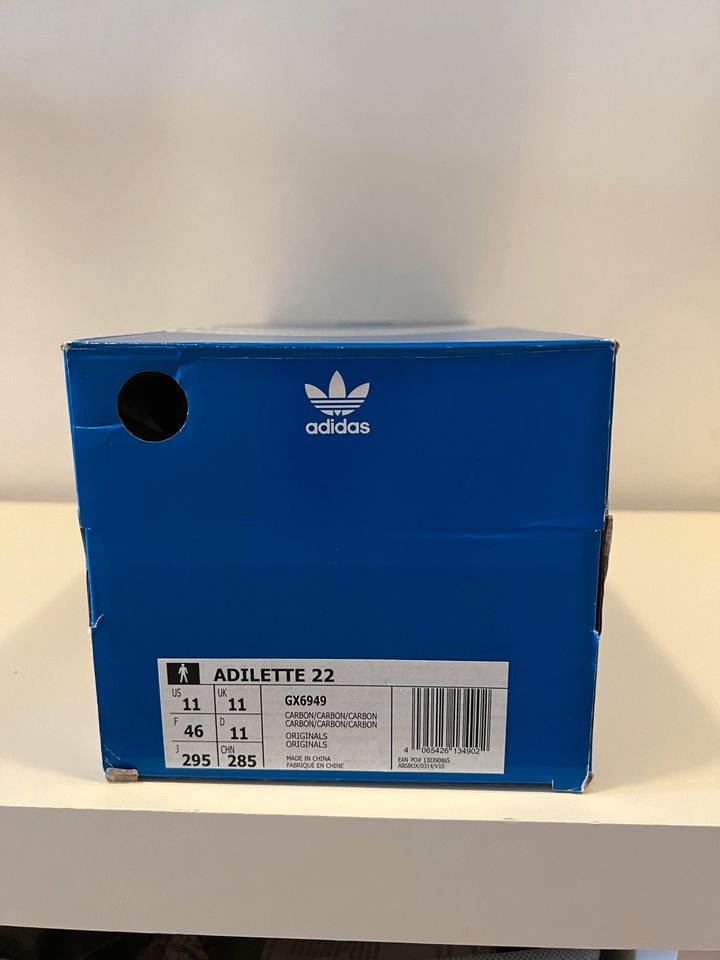 adidas Adilette 22 Carbon US11 EU46 Schwarz Slide Yeezy in Hamburg