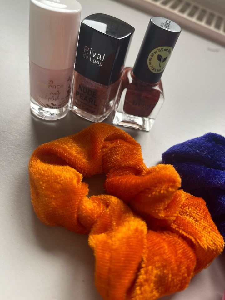 Nagellack Haargummis Scrunchies Zopfgummis in Ostfildern