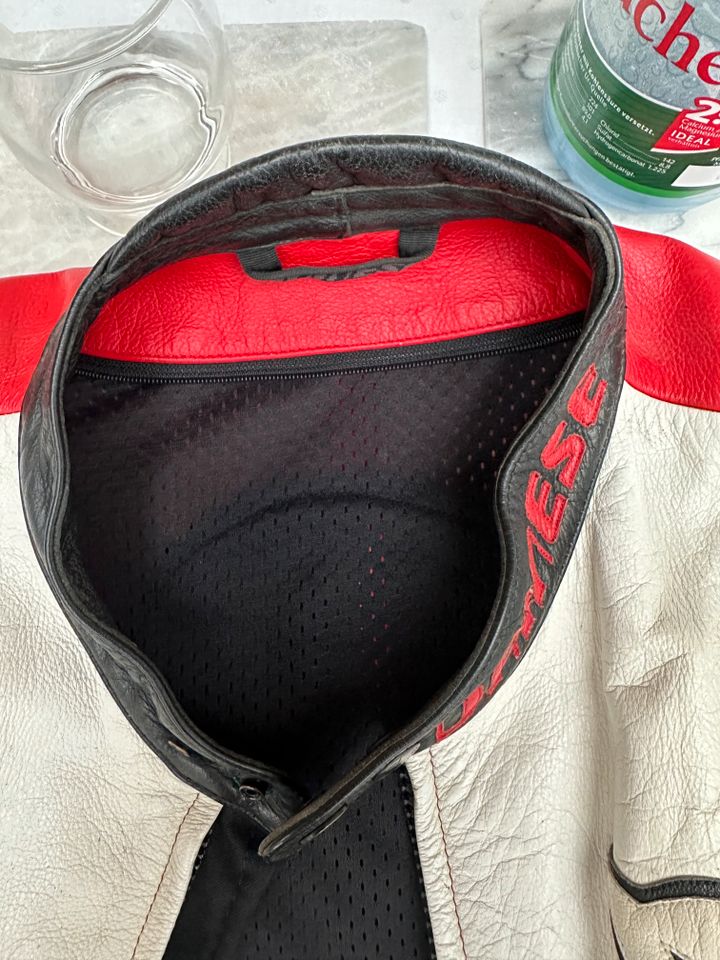 Dainese Motorradjacke Leder sehr gut erhalten in Zwingenberg