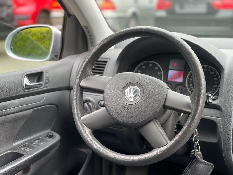 Volkswagen Golf V Trendline Automatik* Klima* TÜV* in Alsdorf