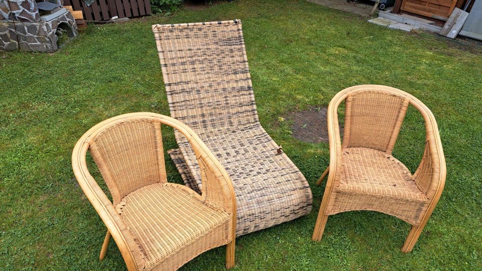 Gartenmöbel, Rattan, Liege mit 2 Stühlen in Werdau