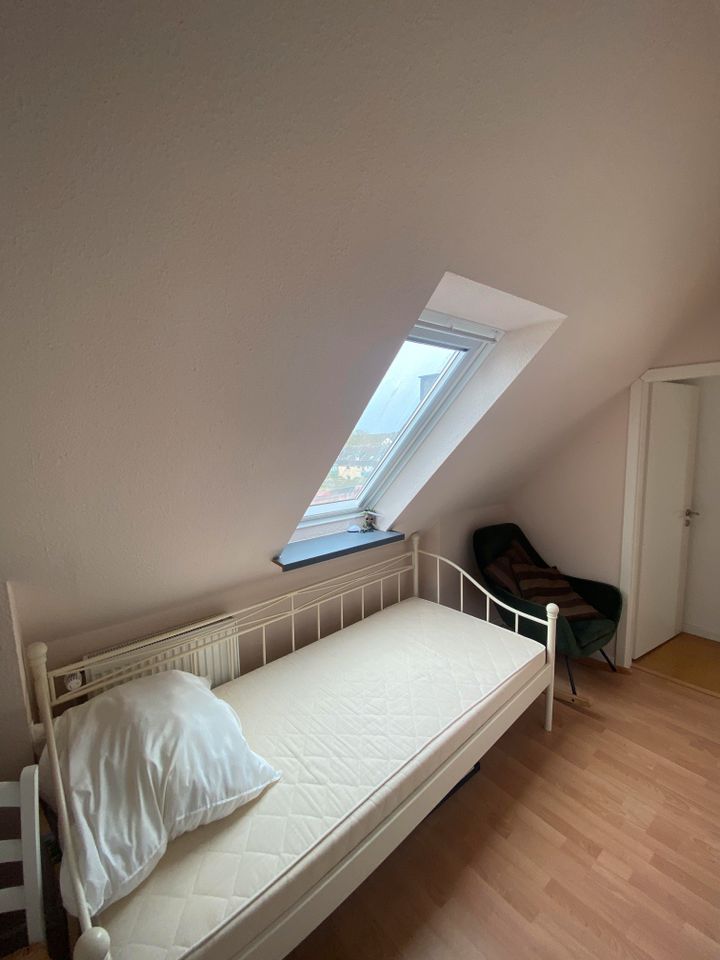 Pansdorf: helle 3,5 Zimmer Wohnung,  zwei Ebenen mit Balkon und Weitblick in Pansdorf