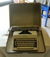 Biete hier eine ältere Schreibmaschine Typ Olympia zum Kauf an Ludwigslust - Landkreis - Lewitzrand Vorschau