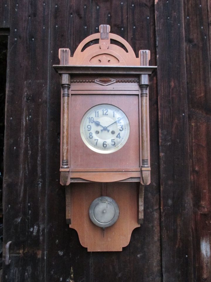 Gustav Becker Jugendstil Wanduhr Freischwinger in Rodgau