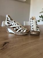 Plateau Keilabsatz Sommerschuh/Sandalette RIEKER Nieten weiß Top Brandenburg - Märkische Heide Vorschau