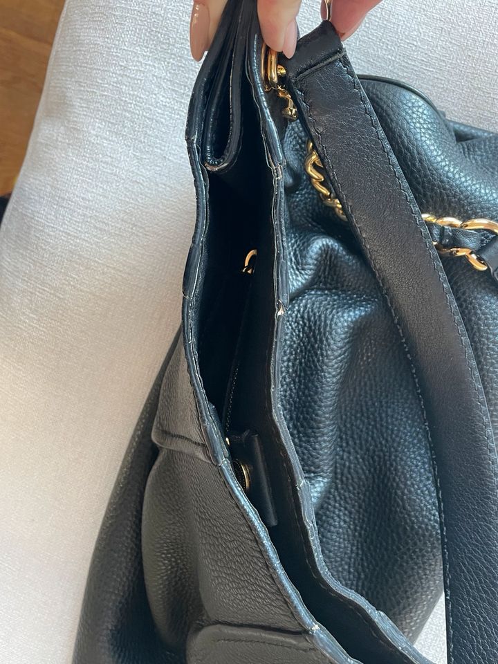 Miu Miu Schultertasche Handtasche schwarz in München