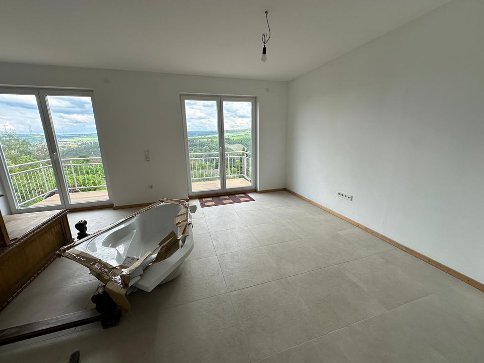 Moderne Wohnidylle mit Panoramablick: Traumhaus in Gutweiler mit Balkon, Terrasse & modernen Bädern (Baujahr 2023, 160m²) in Gutweiler