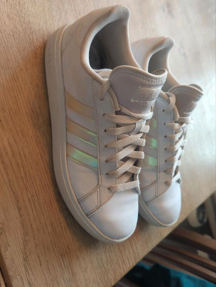 Adidas Sneaker 41 in Kalkar