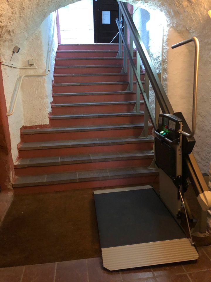 Treppenlift / Plattformlift neuwertig und kaum genutzt in Mainz