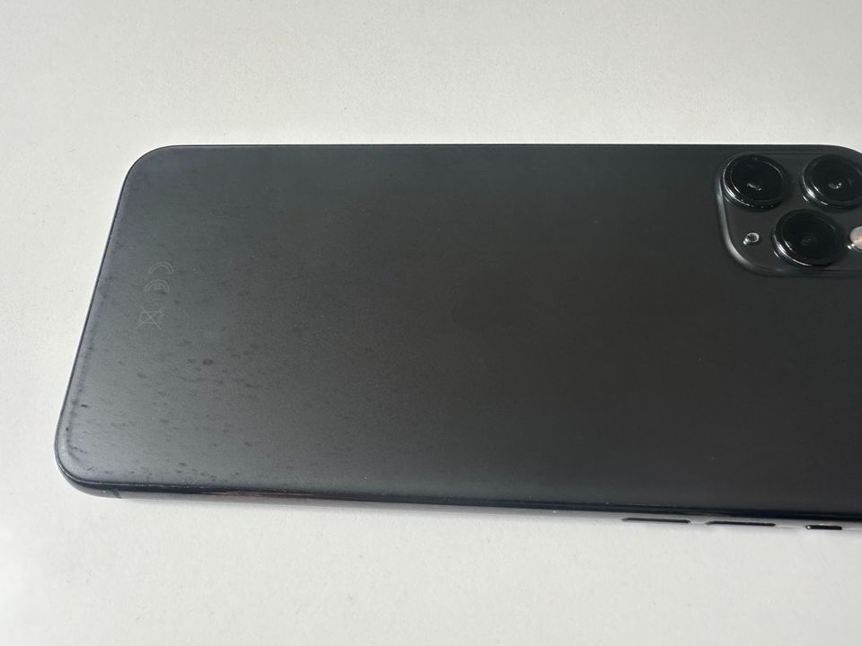 iPhone 11 Pro Max 256gb Space Grey + Zubehör in Braunschweig