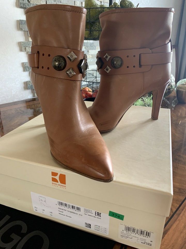 Hugo Boss Damen halb Stiefel in Reutlingen