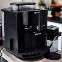 Krups Kaffeevollautomat EA 82 inkl. Milchbehälter Kaffeemaschine Nordrhein-Westfalen - Düren Vorschau