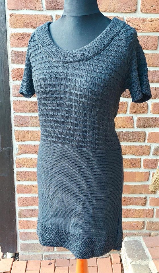 Schönes Strickkleid, schwarz OT in Velen