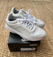Adidas Sneaker weiß Hallenschuhe 40 2/3 Essen - Essen-Werden Vorschau