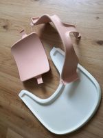 Stokke Tripp Trapp Tisch und Stuhlaufsatz rosa Bügel Nordrhein-Westfalen - Bergkamen Vorschau