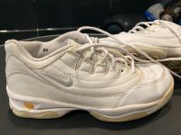 Nike Sportschuh, weiß, Gr. 9,5, gepflegter Zustand Nordrhein-Westfalen - Mülheim (Ruhr) Vorschau