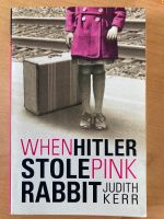 Englisches Buch „ Als Hitler das rosa Kaninchen stahl“ Niedersachsen - Vögelsen Vorschau