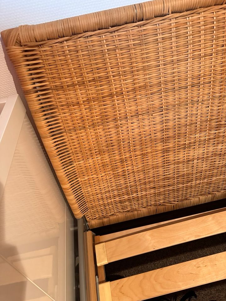Ikea Sundnes Rattanbett 200x140 cm inkl. Lattenrost,guter Zustand in Saarlouis